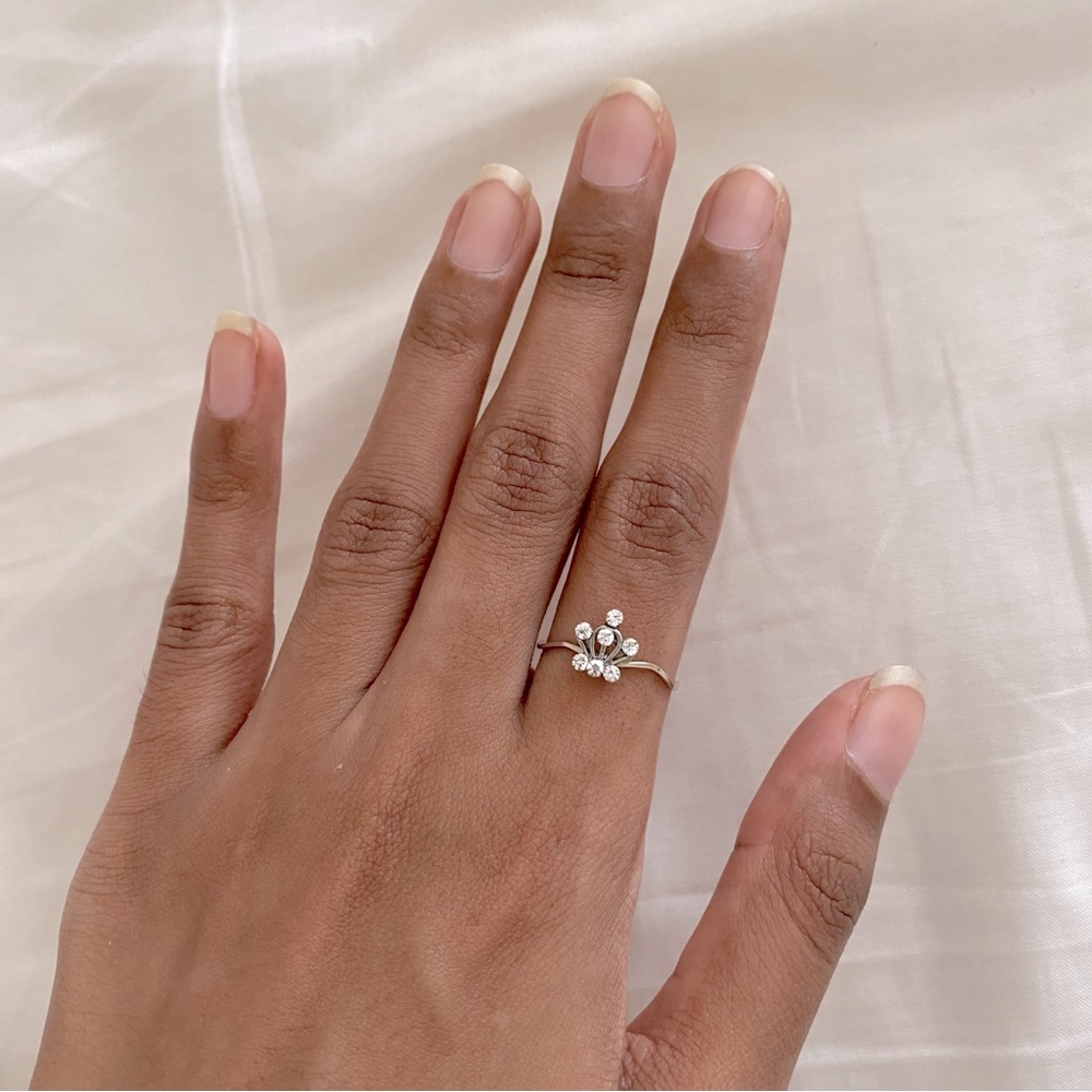 Minimal danity Silver ring with faux diamonds. - Picture 2 of 3